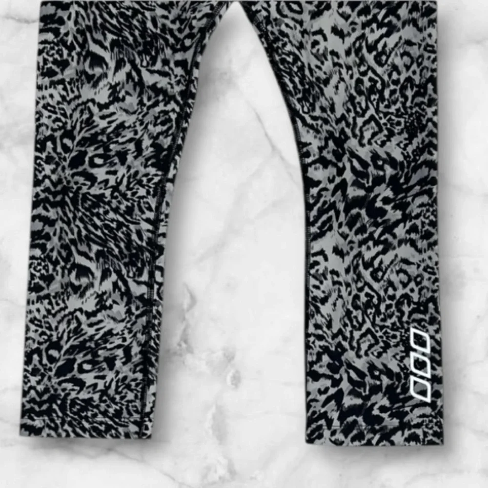 Lorna Jane 3/4 Leggings‎  Black/Grey Animal Print with Back Zipper Pocket